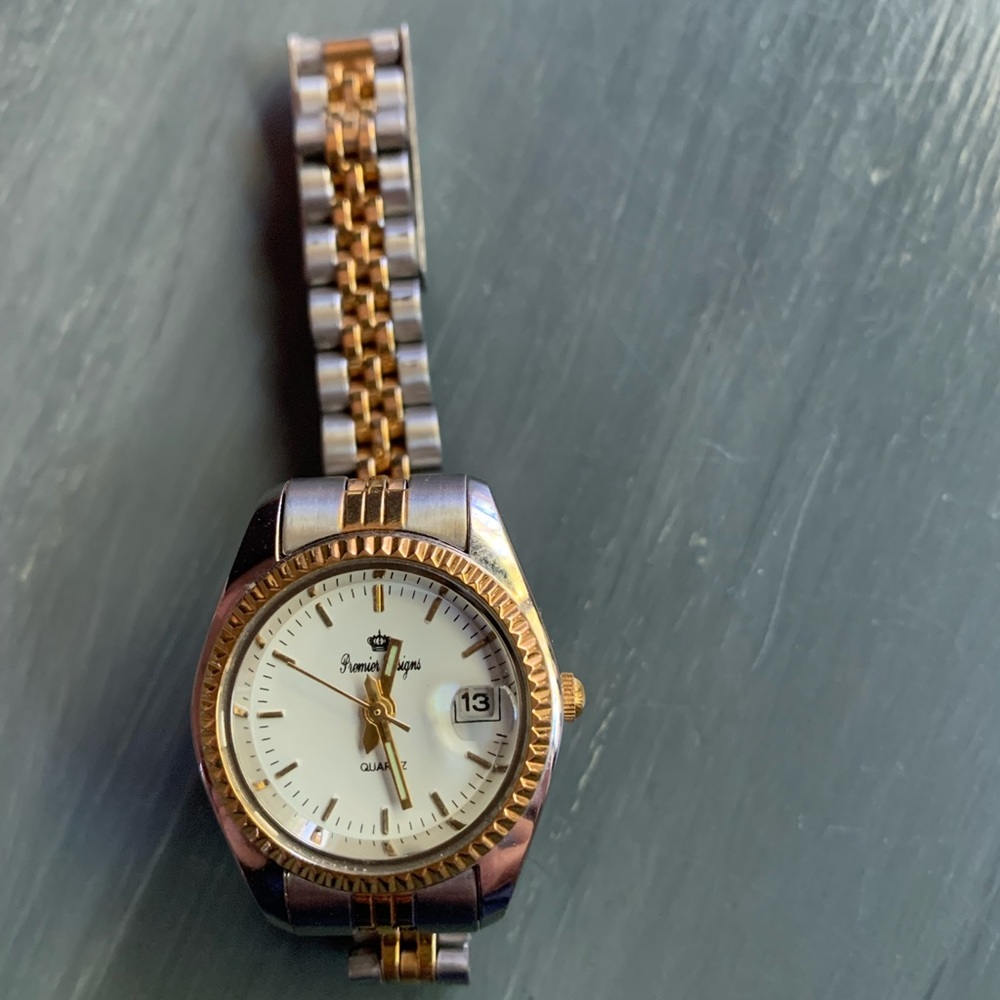 Like new Watch, time & date, new battery, Premier Designs